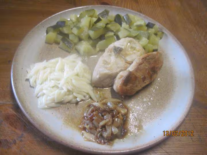 Steaks de dinde garnis a la creme safranee