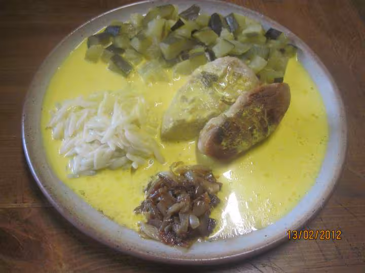 Steaks de dinde garnis a la creme safranee