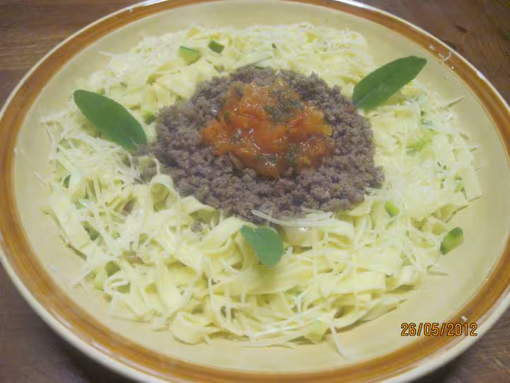 Tagliatelle au boeuf hache et legumes