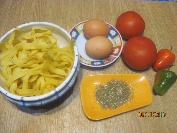 Tagliatelle tomates oeufs rapide