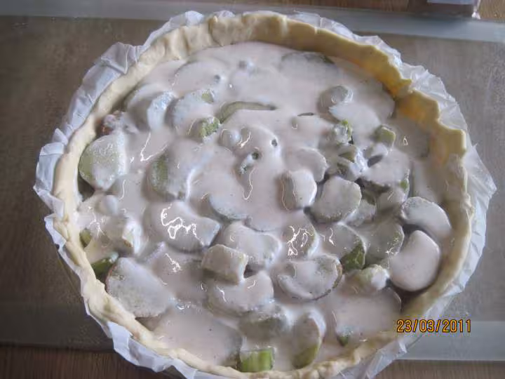 Tarte a la rhubarbe et creme fraiche