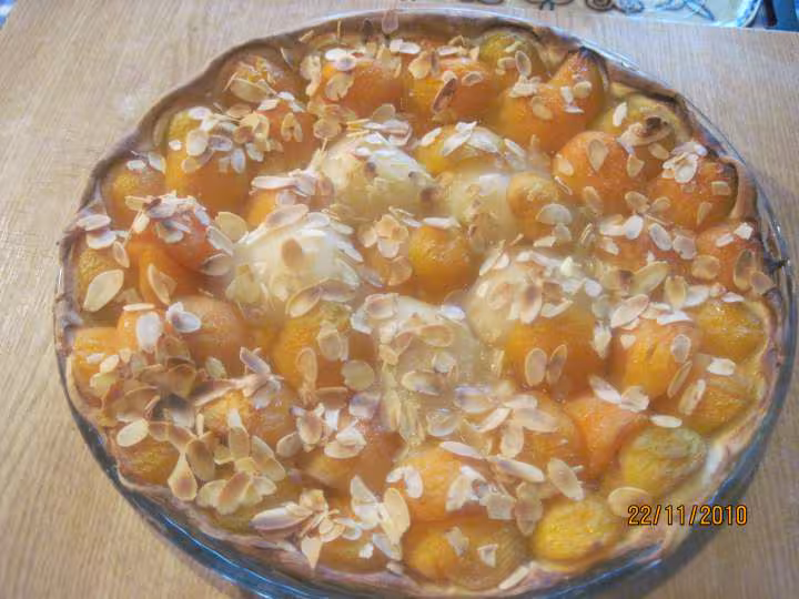 Tarte aux fruits aux amandes effilees