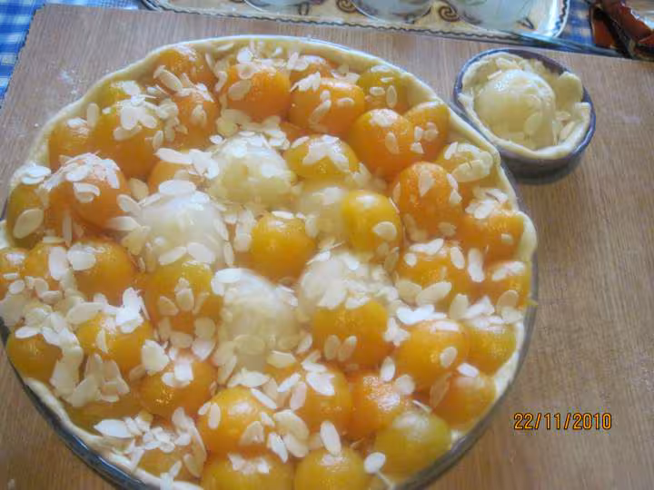 Tarte aux fruits aux amandes effilees