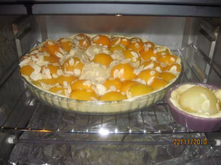 Tarte aux fruits aux amandes effilees