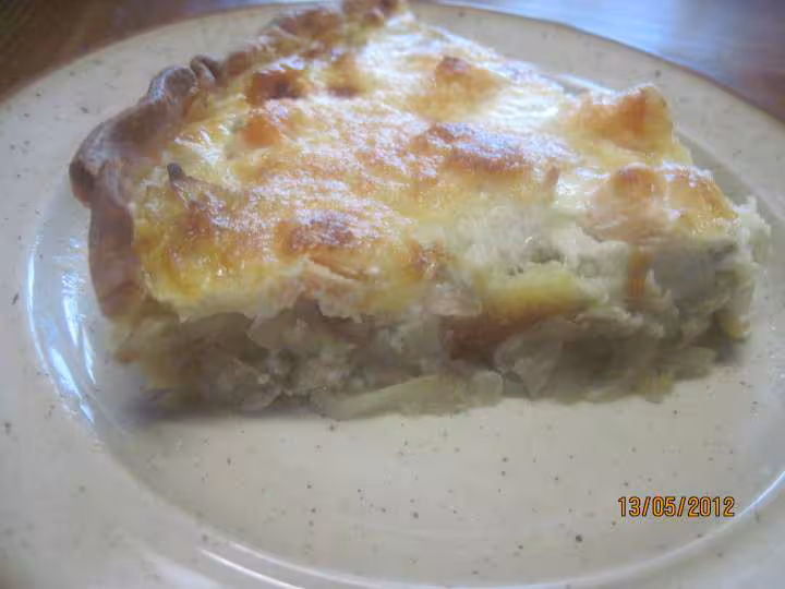 Tarte aux oignons et des de saumon rose