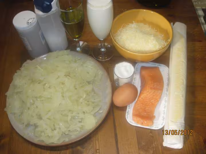 Tarte aux oignons et des de saumon rose
