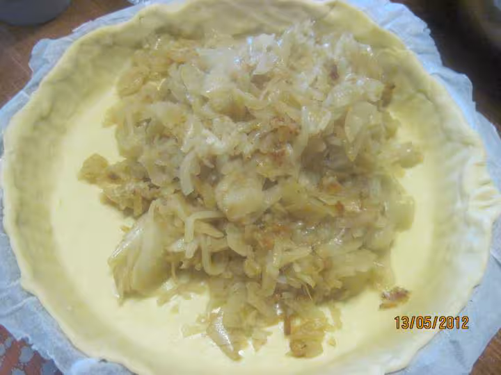 Tarte aux oignons et des de saumon rose
