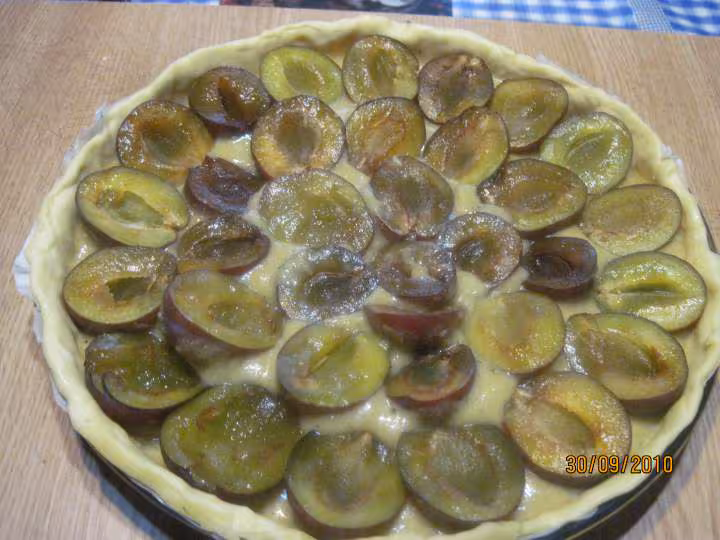 Tarte aux quetsches creme d amande meringuee
