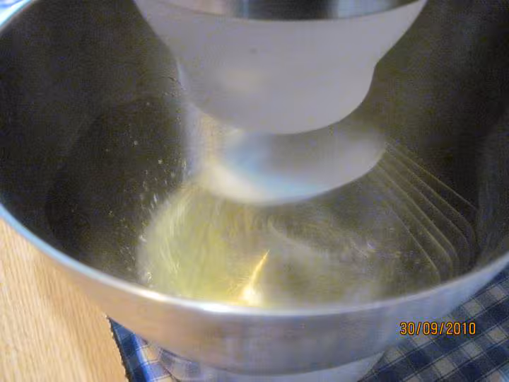 Tarte aux quetsches creme d amande meringuee