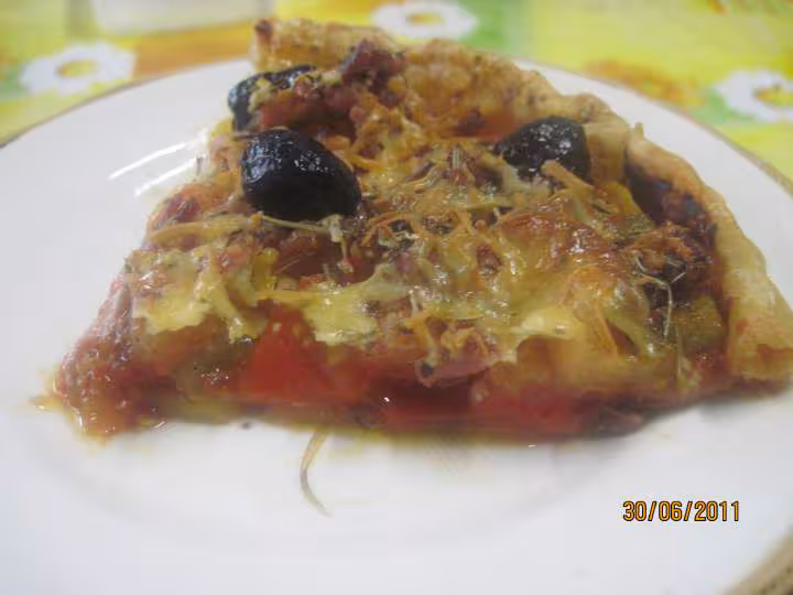 Tarte facon pizza aux poivrons et lardons fumes