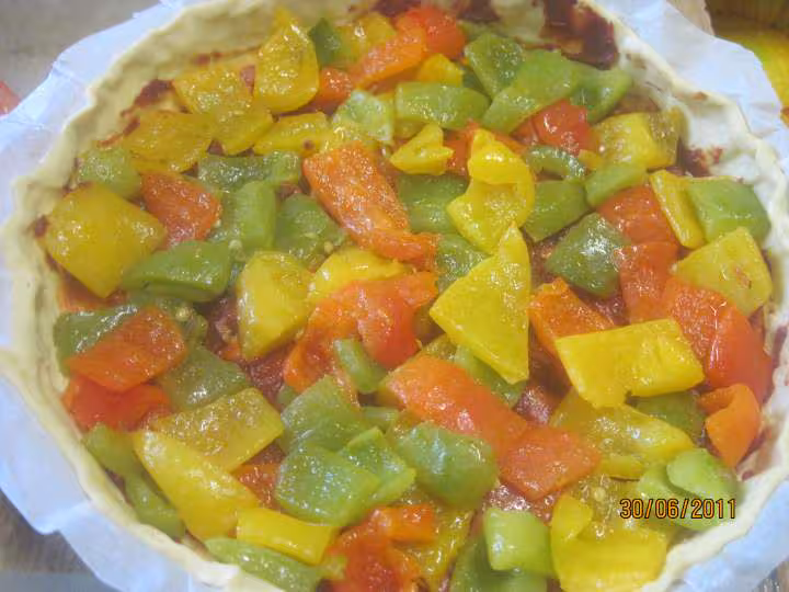 Tarte facon pizza aux poivrons et lardons fumes