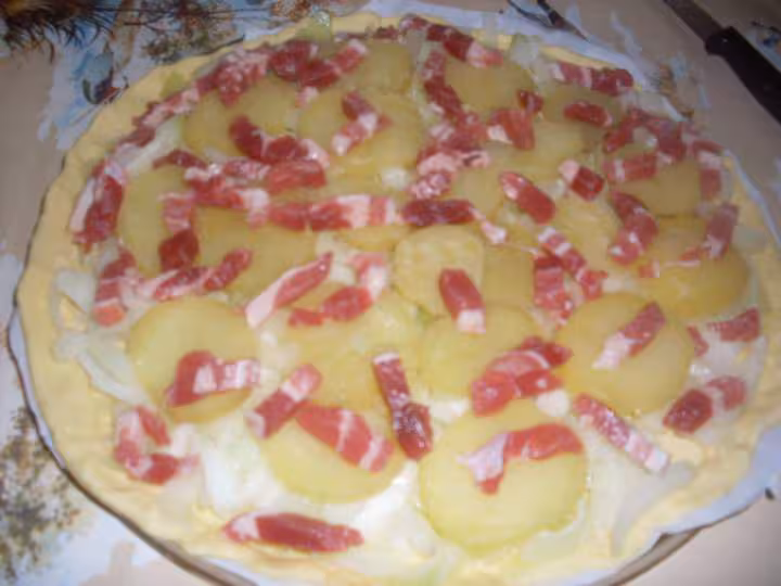 Tarte oignons p de terre lardons