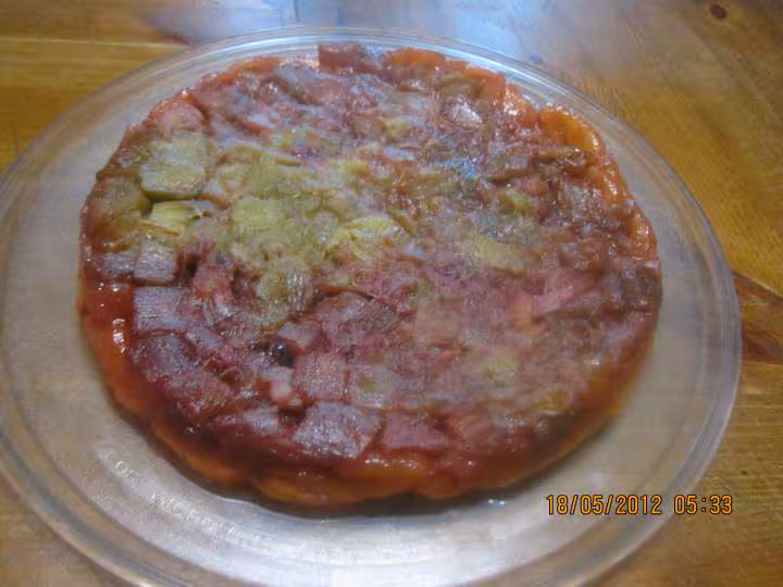 Tatin a la rhubarbe et fruits rouges