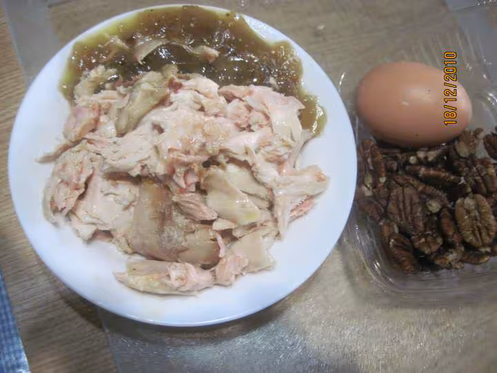Terrine de poulet noix olives noires a la biere