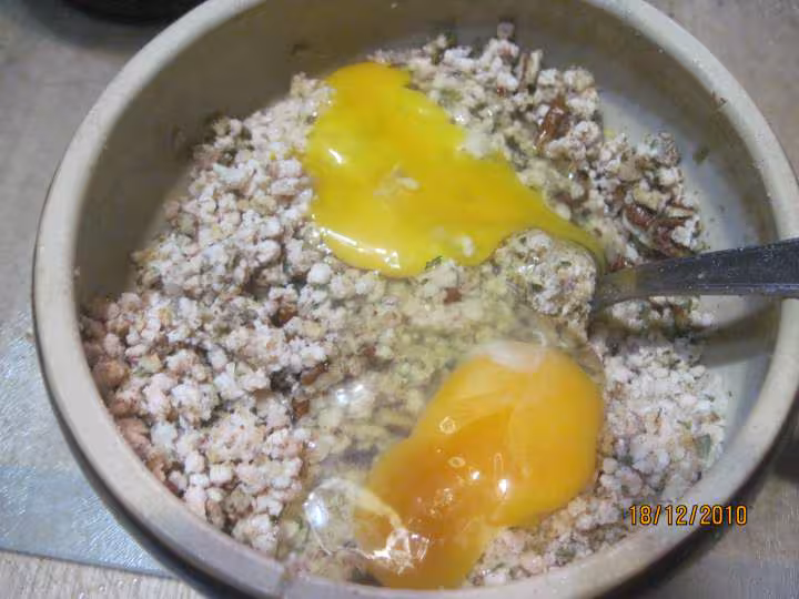 Terrine de poulet noix olives noires a la biere