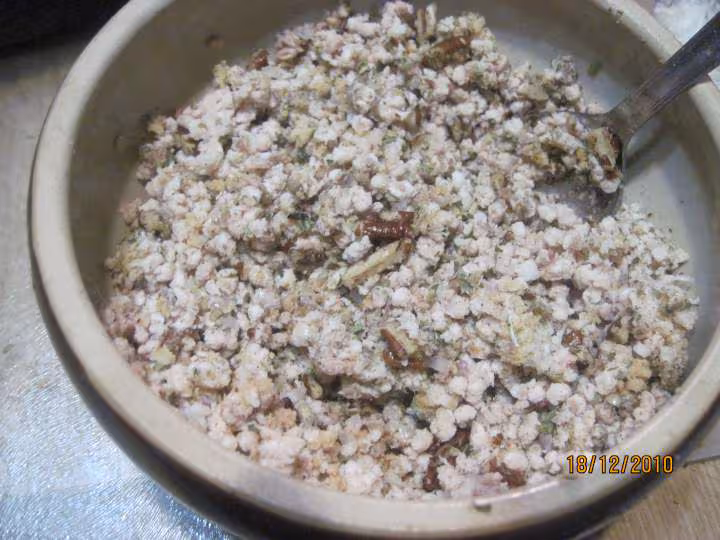Terrine de poulet noix olives noires a la biere