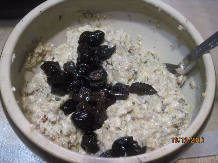 Terrine de poulet noix olives noires a la biere