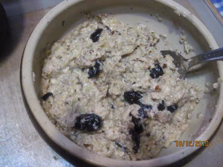 Terrine de poulet noix olives noires a la biere