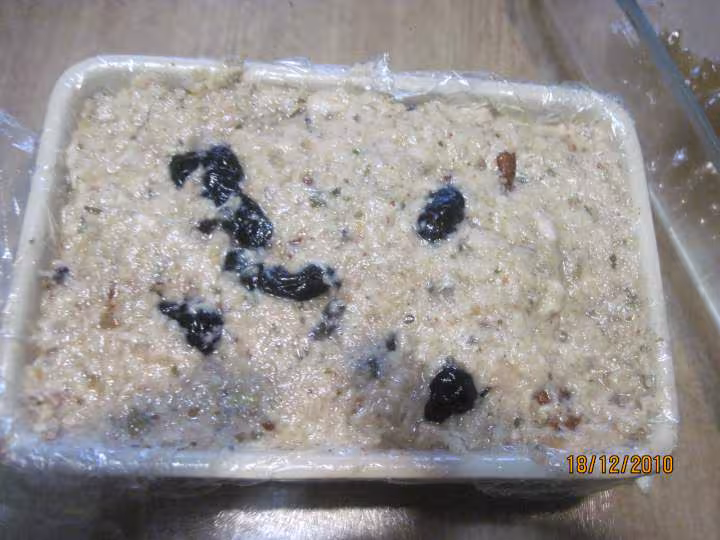 Terrine de poulet noix olives noires a la biere