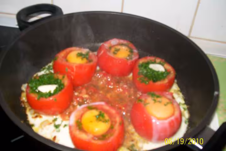 Tomates aux oeufs en cocotte
