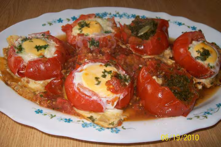 Tomates aux oeufs en cocotte