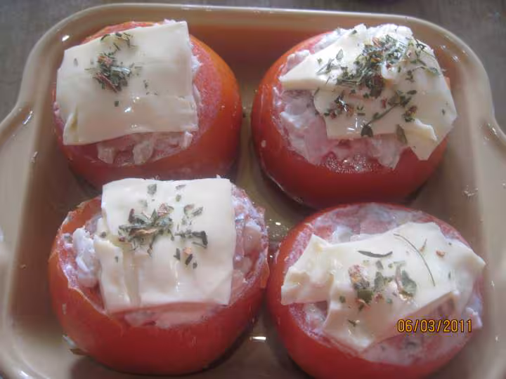 Tomates farcies au poisson et jambon