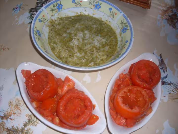 Tomates farcies aux riz amp pesto