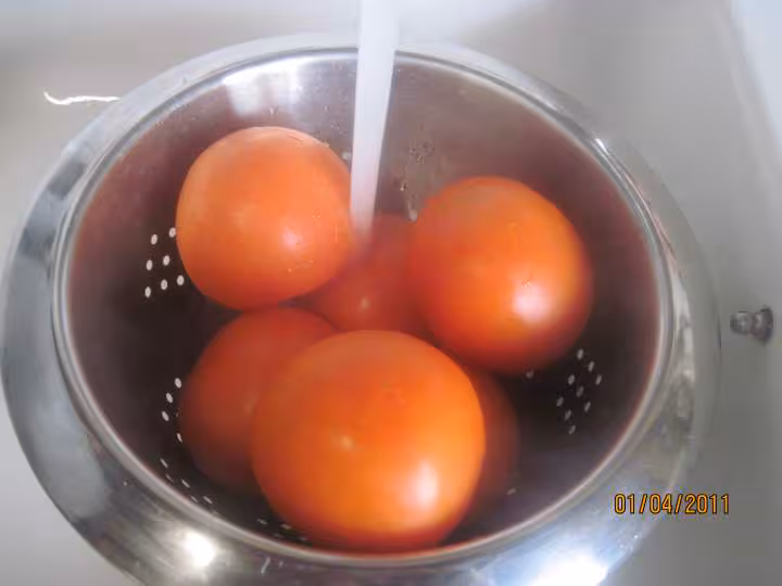 Tomates farcies en sauce salsa
