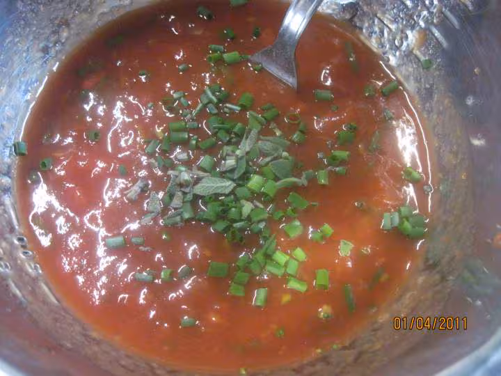 Tomates farcies en sauce salsa