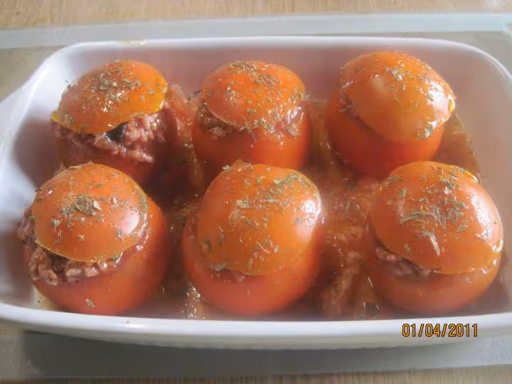 Tomates farcies en sauce salsa