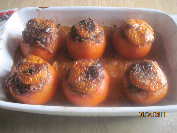Tomates farcies en sauce salsa
