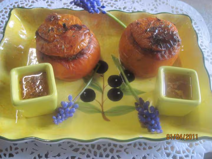 Tomates farcies en sauce salsa
