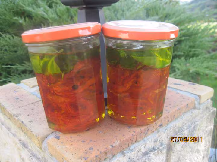 Tomates sechees a l huile d olive et basilic