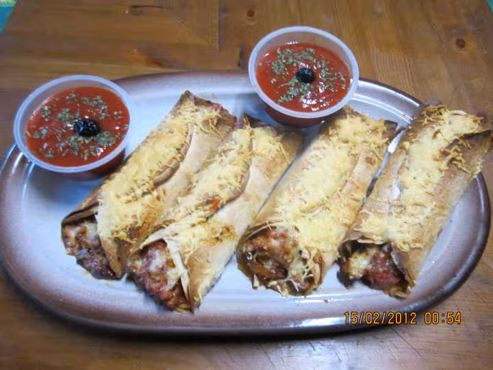 Tortilla aux poivrons et poulet sauce tomate gratinee
