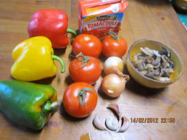 Tortilla aux poivrons et poulet sauce tomate gratinee