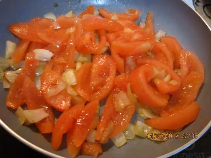 Tortilla aux poivrons et poulet sauce tomate gratinee
