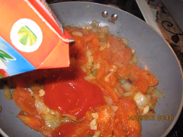 Tortilla aux poivrons et poulet sauce tomate gratinee