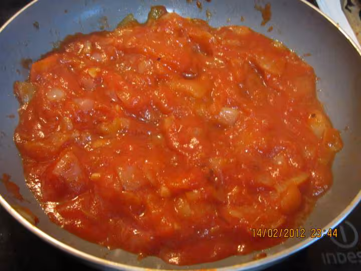 Tortilla aux poivrons et poulet sauce tomate gratinee