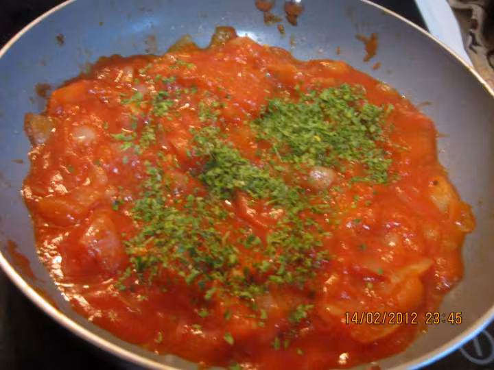 Tortilla aux poivrons et poulet sauce tomate gratinee