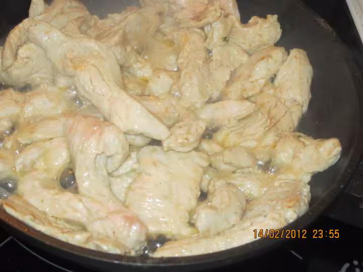 Tortilla aux poivrons et poulet sauce tomate gratinee