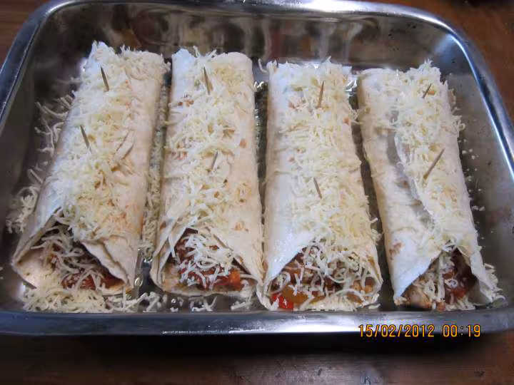 Tortilla aux poivrons et poulet sauce tomate gratinee