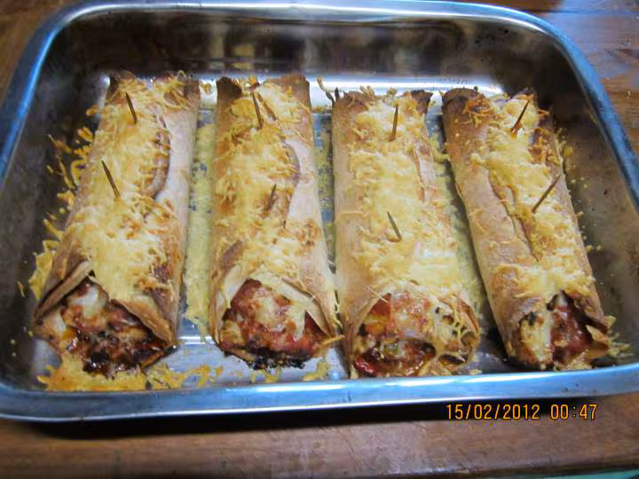 Tortilla aux poivrons et poulet sauce tomate gratinee