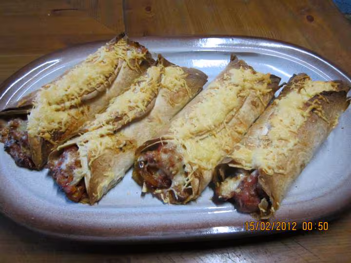 Tortilla aux poivrons et poulet sauce tomate gratinee