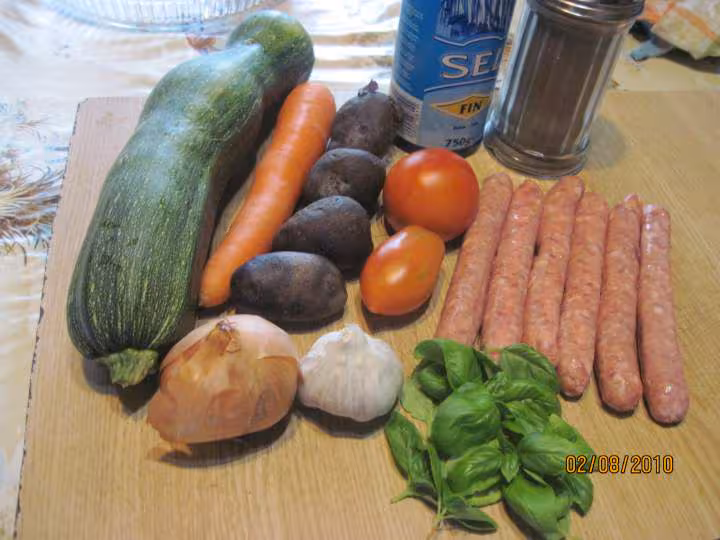 Un meli melo de legumes aux saucisses amp basilic