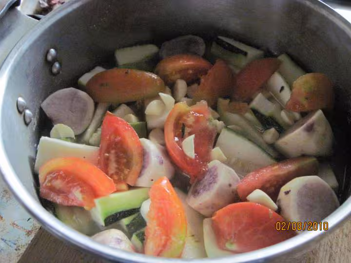 Un meli melo de legumes aux saucisses amp basilic