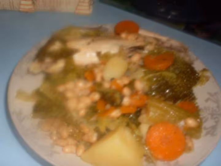 Une potee legumes de poule