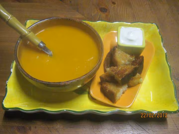 Veloute de carottes a la creme fraiche