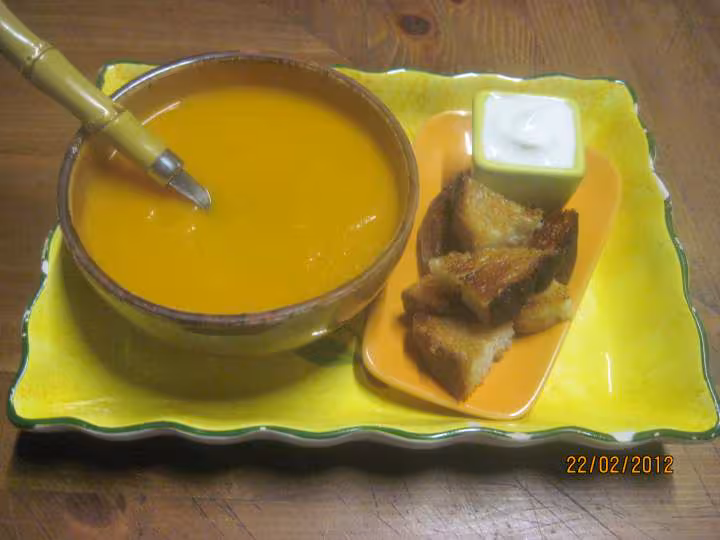 Veloute de carottes a la creme fraiche