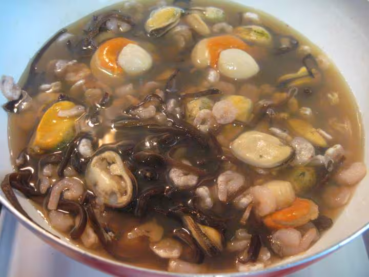 Vermicelle chinois aux champignons noirs et crustaces