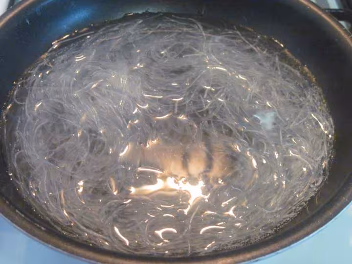 Vermicelle chinois aux champignons noirs et crustaces